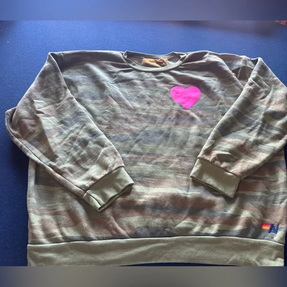 AVIATOR NATION Camouflage crewneck Sweatshirt with bright pink heart🩷NWOT🩷 - Picture 1 of 13